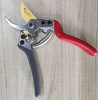 Секатор 19.4*5cм японская сталь с титановым покрытием 