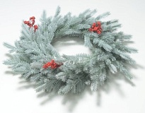 Венок искусственный еловый с ягодами d58см патина