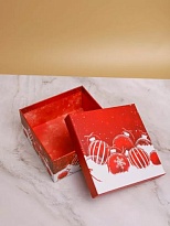 Коробка НГ 13*13*5,9см шары красные 