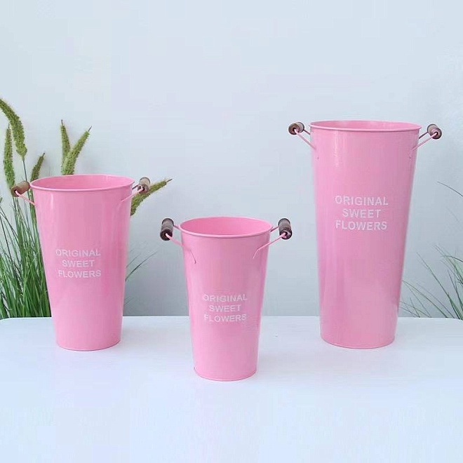 Вазон металл d20см*h40см с деревянными ручками  розовый