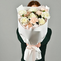 Букет из гвоздик "Прикосновение"