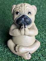 Мопс в лотосе h16см 