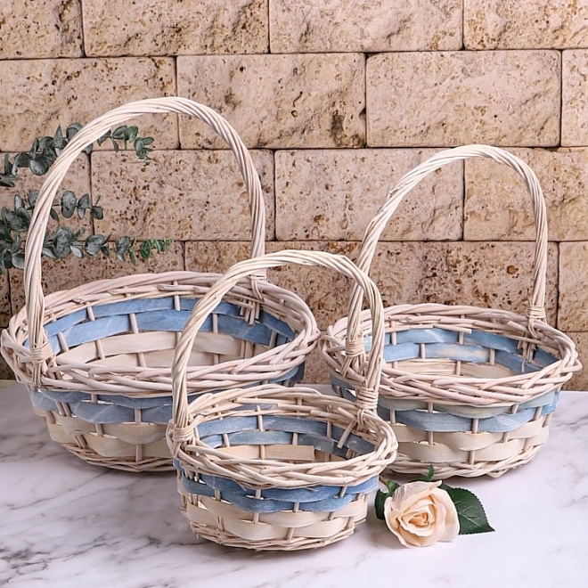 Корзина (ива) d21*h19*hh27см круг белый голубой