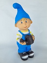 Мальчик гном с черной лейкой h33см 