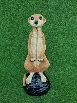 Большой сурикат на камне h60см 